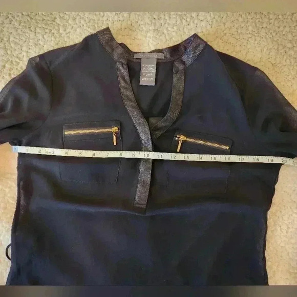 Suzy Shier Black V-Neck Long Sleeve Blouse, size small - Picture 7 of 11